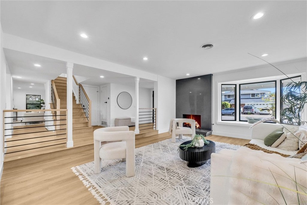 Huntington Beach, California, 92646, United States, 4 Bedrooms Bedrooms, ,3 BathroomsBathrooms,Residential,Active,1998762