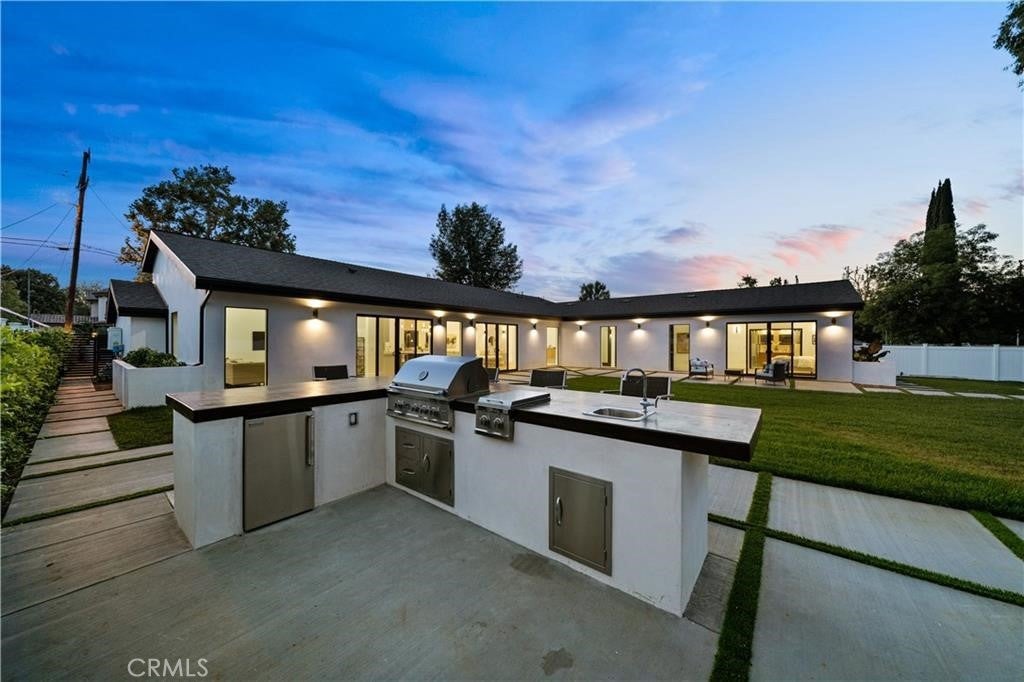 Woodland Hills, California, 91367, United States, 5 Bedrooms Bedrooms, ,5 BathroomsBathrooms,Residential,Pending,1843402
