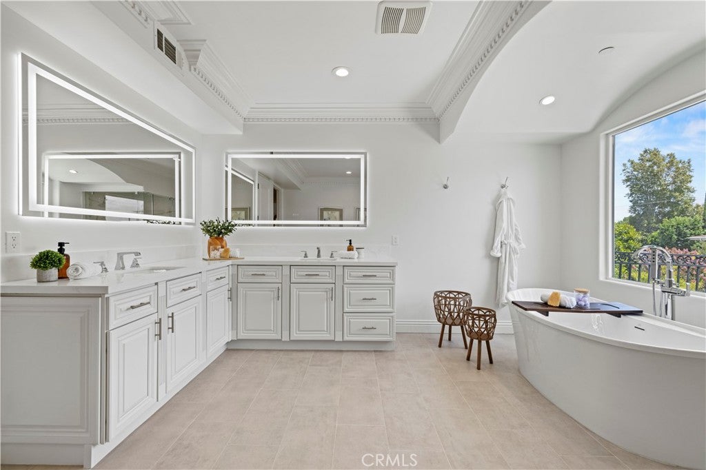 Encino, California, 91436, United States, 7 Bedrooms Bedrooms, ,7 BathroomsBathrooms,Residential,Active,1922652