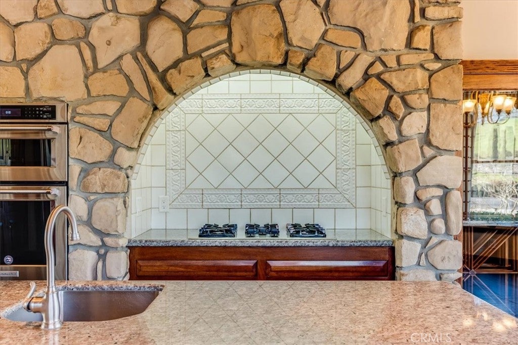 Paso Robles, California, 93446, United States, 4 Bedrooms Bedrooms, ,5 BathroomsBathrooms,Residential,Active,2016421