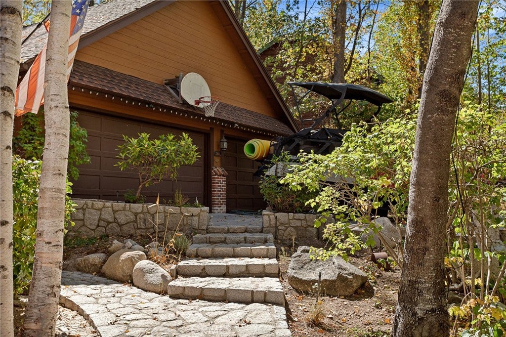 Lake Arrowhead, California, 92352, United States, 4 Bedrooms Bedrooms, ,4 BathroomsBathrooms,Residential,Active,1824526