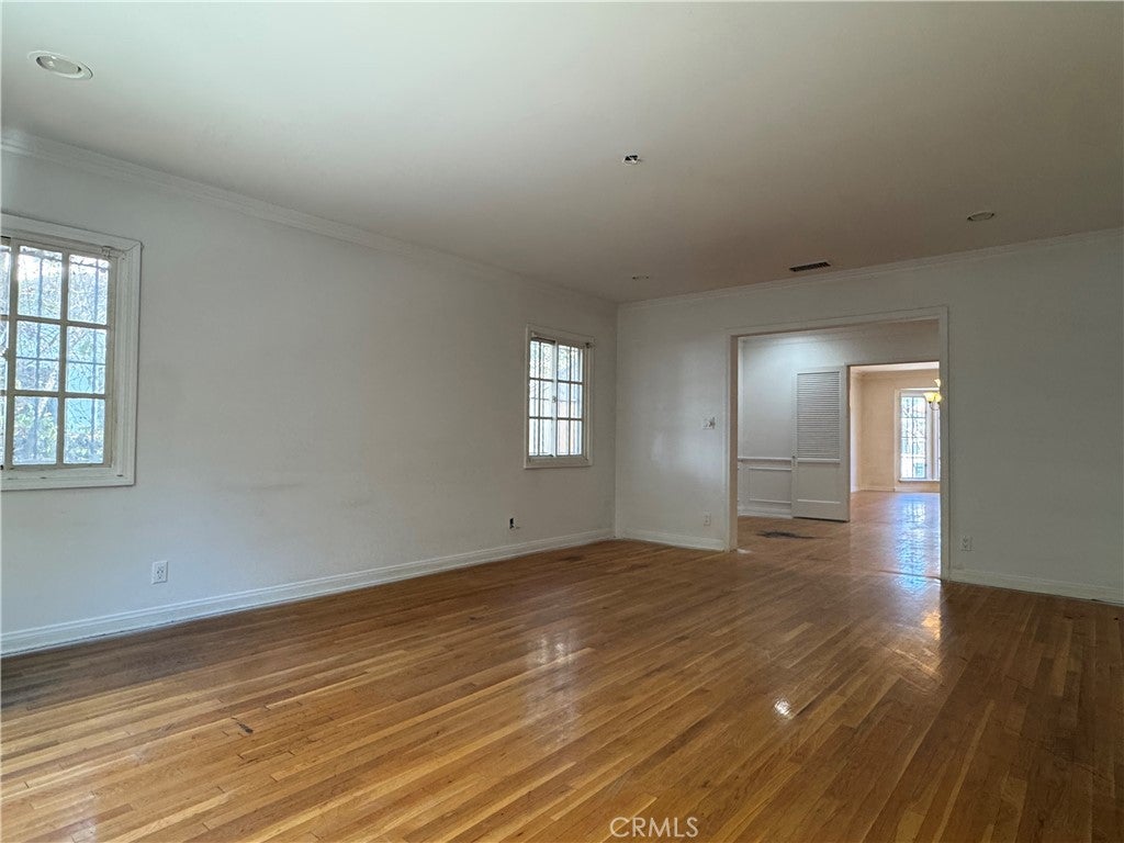 Los Angeles, California, 90036, United States, 5 Bedrooms Bedrooms, ,4 BathroomsBathrooms,Residential,Active,1995243