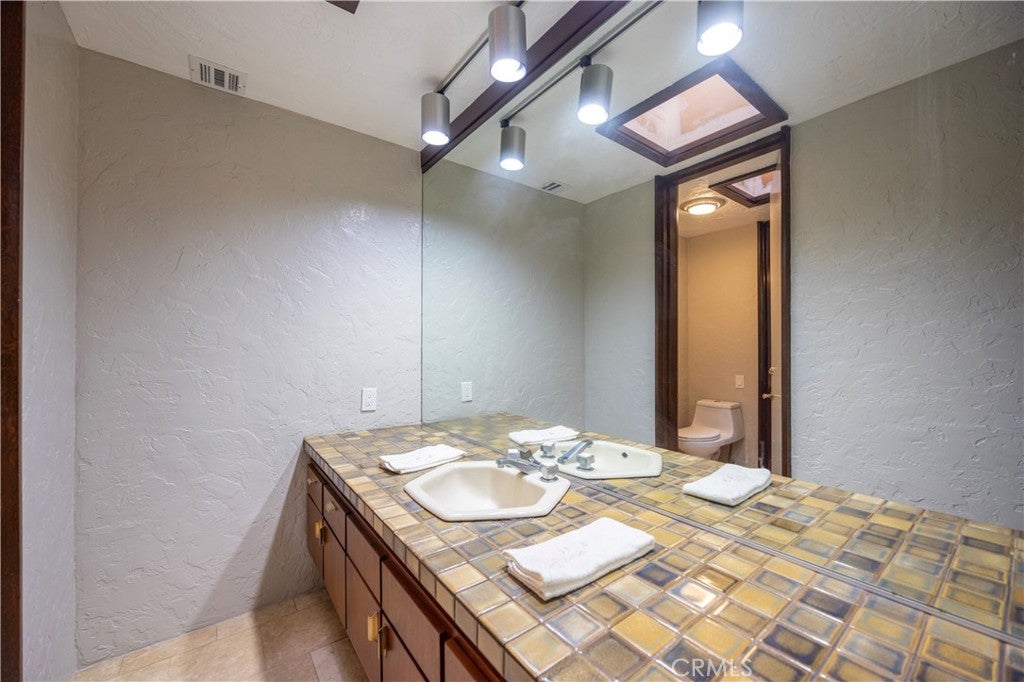 Diamond Bar, California, 91765, United States, 5 Bedrooms Bedrooms, ,6 BathroomsBathrooms,Residential,Active,1985882