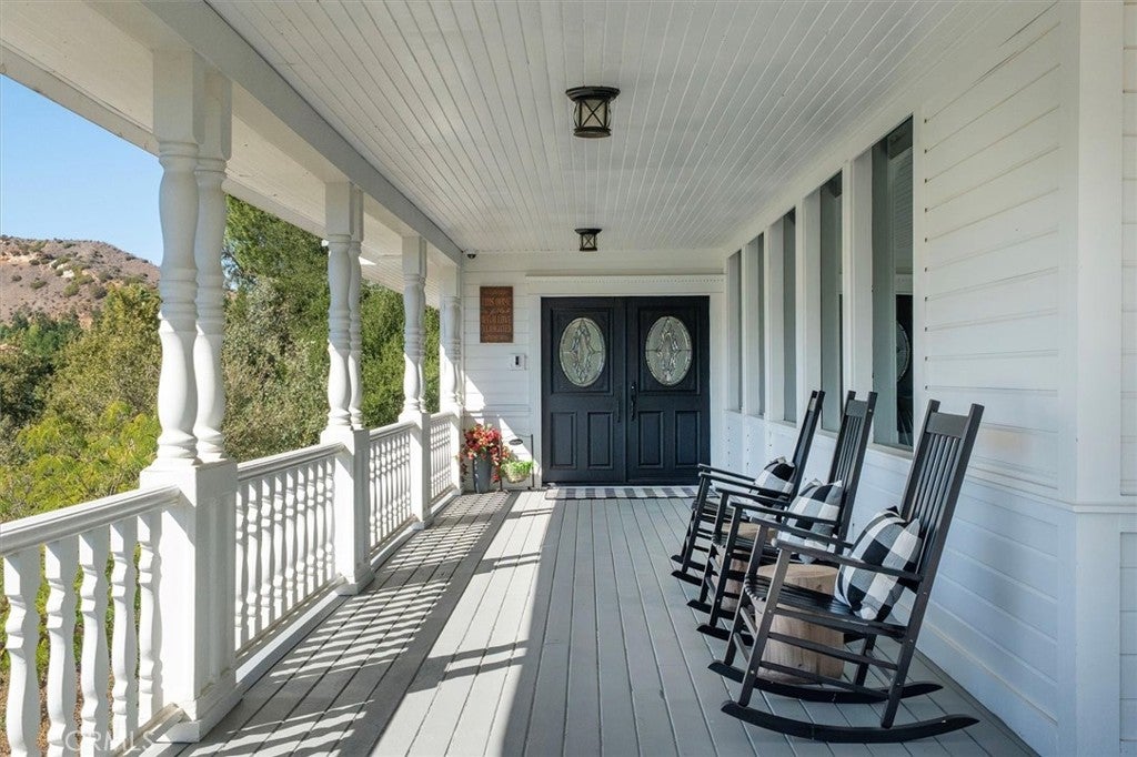 Agoura Hills, California, 91301, United States, 4 Bedrooms Bedrooms, ,5 BathroomsBathrooms,Residential,Active,1966025