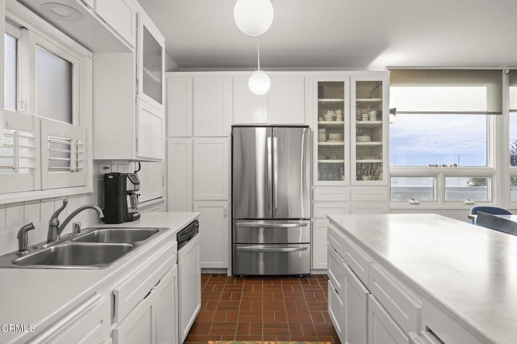 Oxnard, California, 93035, United States, 3 Bedrooms Bedrooms, ,4 BathroomsBathrooms,Residential,Active,1905342