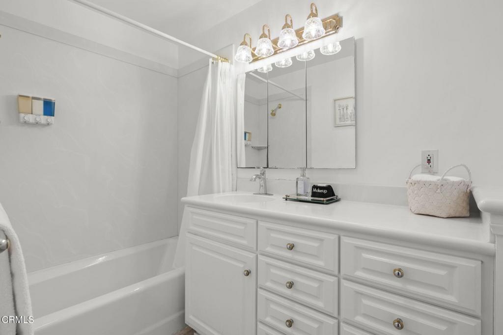 Ventura, California, 93001, United States, ,3 BathroomsBathrooms,Residential,Active,1829931