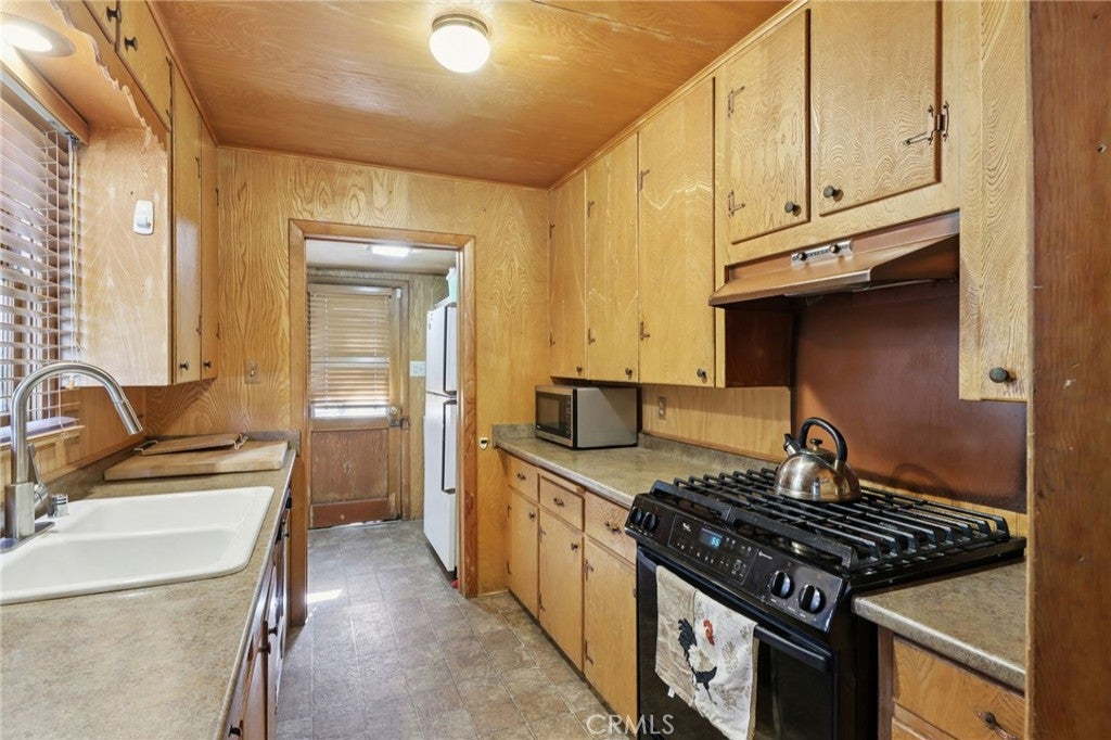 Big Bear Lake, California, 92315, United States, 4 Bedrooms Bedrooms, ,4 BathroomsBathrooms,Residential,Active,1988472