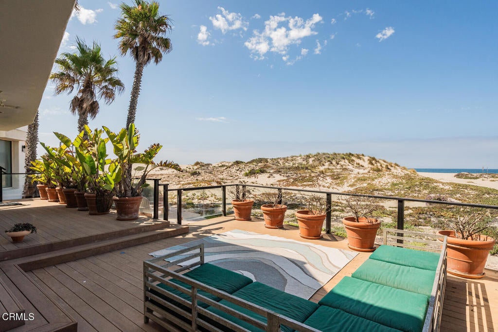 Oxnard, California, 93035, United States, 5 Bedrooms Bedrooms, ,6 BathroomsBathrooms,Residential,Contingent,1973330