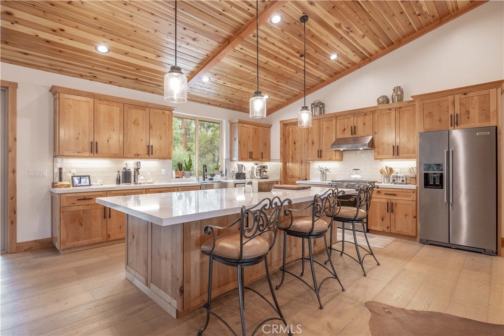 Big Bear City, California, 92314, United States, ,4 BathroomsBathrooms,Residential,Active,1839760