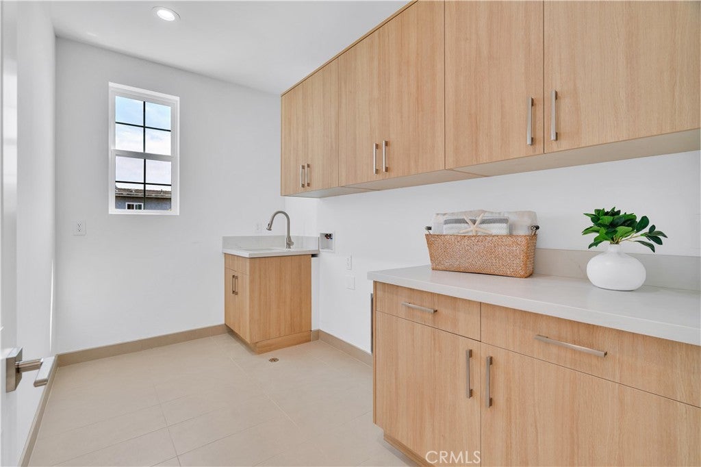 Redondo Beach, California, 90278, United States, 5 Bedrooms Bedrooms, ,5 BathroomsBathrooms,Residential,Active,2010192