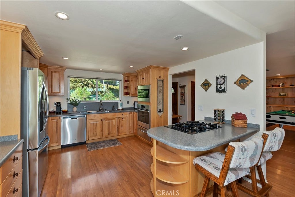 Lake Arrowhead, California, 92352, United States, 3 Bedrooms Bedrooms, ,3 BathroomsBathrooms,Residential,Active,1952988