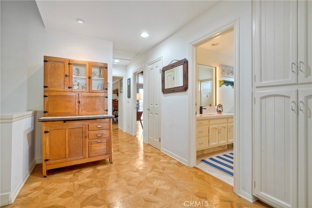 Newport Beach, California, 92661, United States, 4 Bedrooms Bedrooms, ,3 BathroomsBathrooms,Residential,Active,1894578