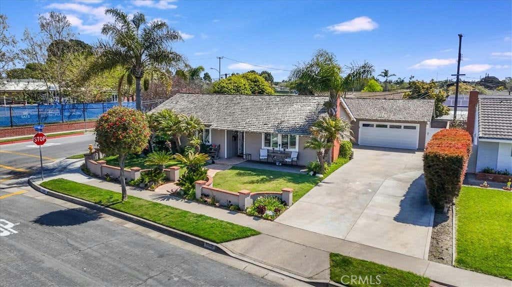 17692 FLINTSTONE LN, HUNTINGTON BEACH, CA 92647, photo 1 of 34