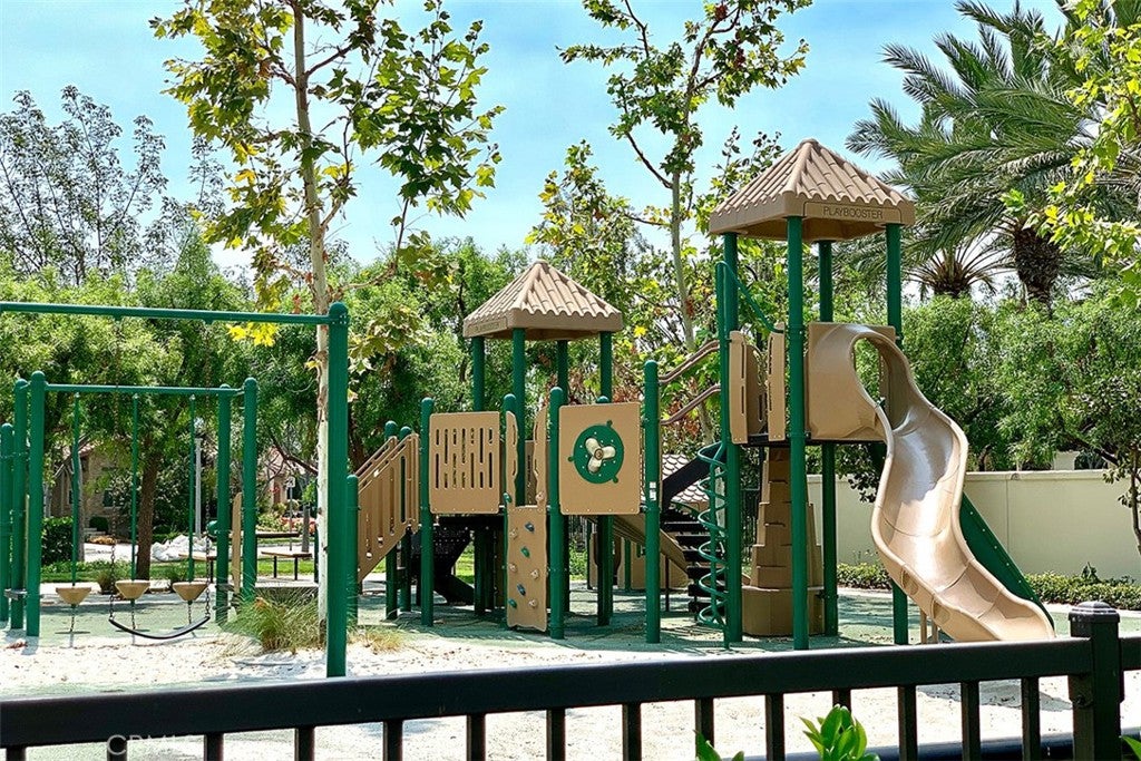 Irvine, California, 92620, United States, 4 Bedrooms Bedrooms, ,4 BathroomsBathrooms,Residential,Active,1986877