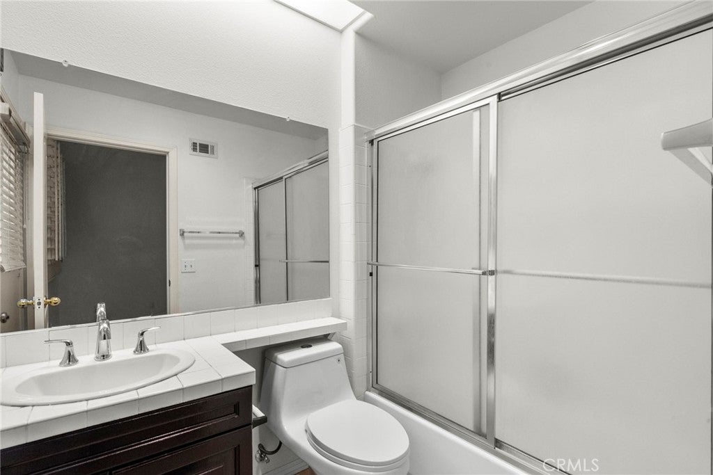 Canoga Park, California, 91304, United States, 5 Bedrooms Bedrooms, ,5 BathroomsBathrooms,Residential,Active,2006939