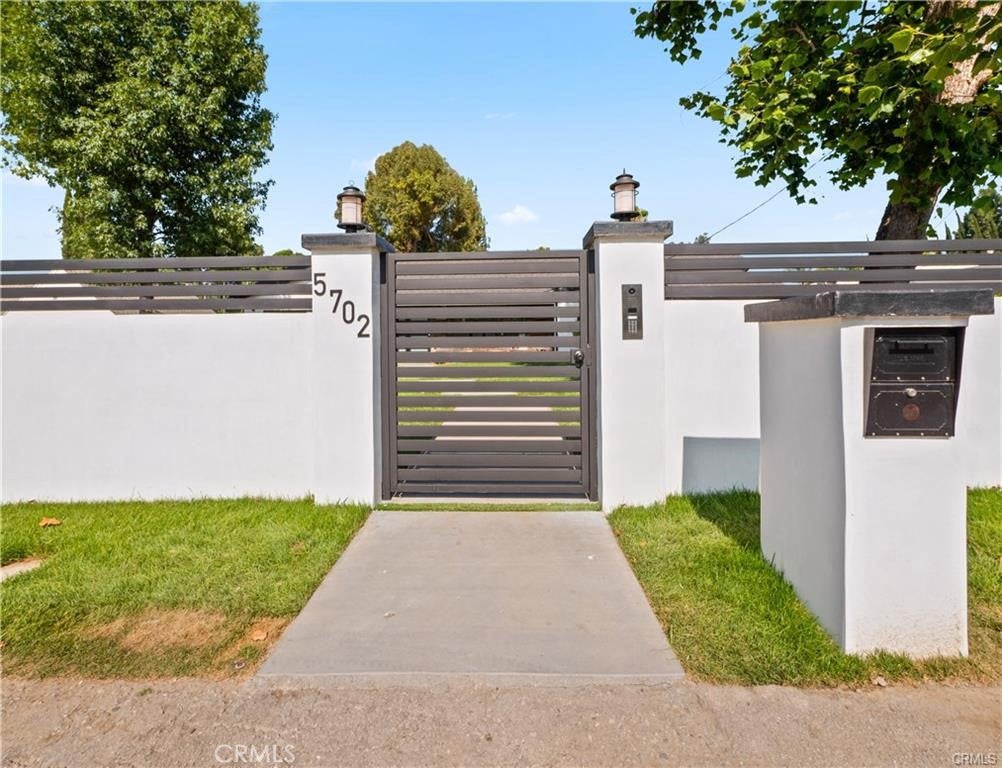Woodland Hills, California, 91367, United States, 5 Bedrooms Bedrooms, ,5 BathroomsBathrooms,Residential,Pending,1843402