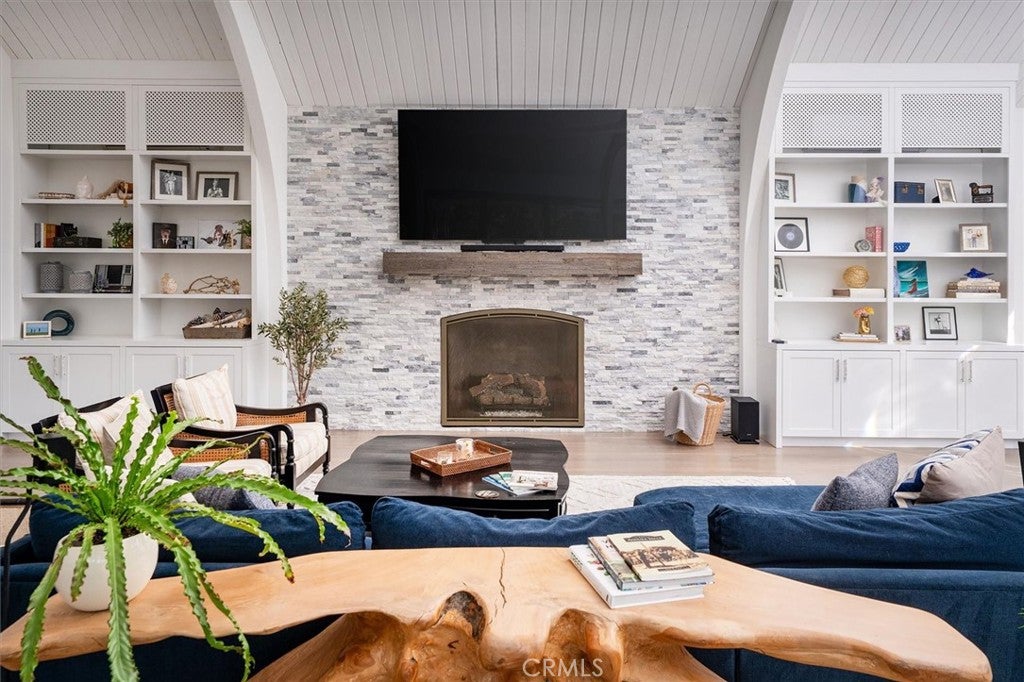 Agoura Hills, California, 91301, United States, 4 Bedrooms Bedrooms, ,5 BathroomsBathrooms,Residential,Active,1966025