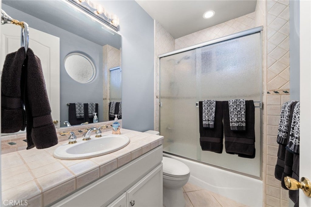 Corona, California, 92881, United States, 4 Bedrooms Bedrooms, ,5 BathroomsBathrooms,Residential,Active,1810439