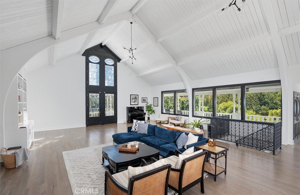 Agoura Hills, California, 91301, United States, 4 Bedrooms Bedrooms, ,5 BathroomsBathrooms,Residential,Active,1966025