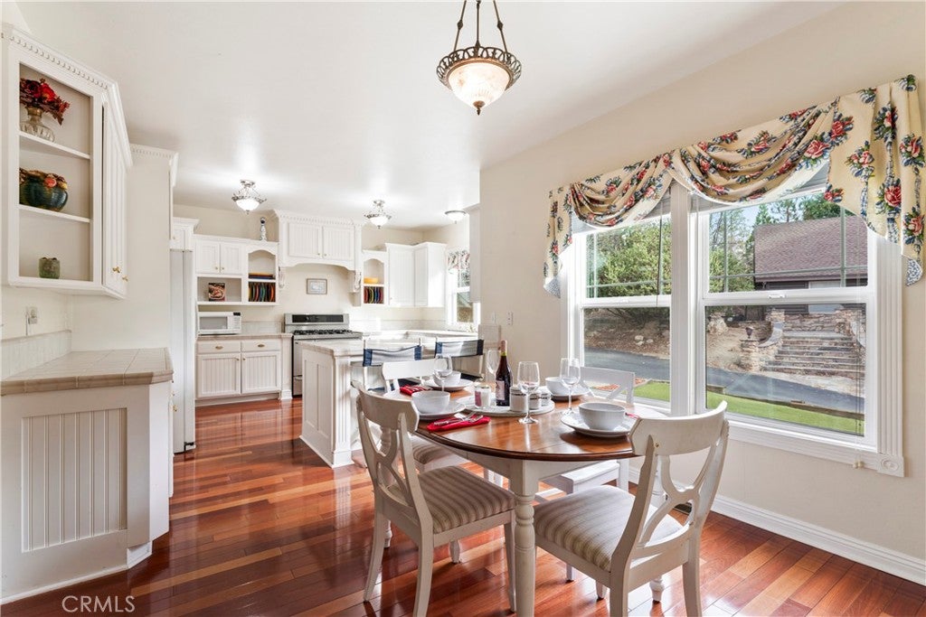 Lake Arrowhead, California, 92352, United States, 4 Bedrooms Bedrooms, ,4 BathroomsBathrooms,Residential,Active,2007295