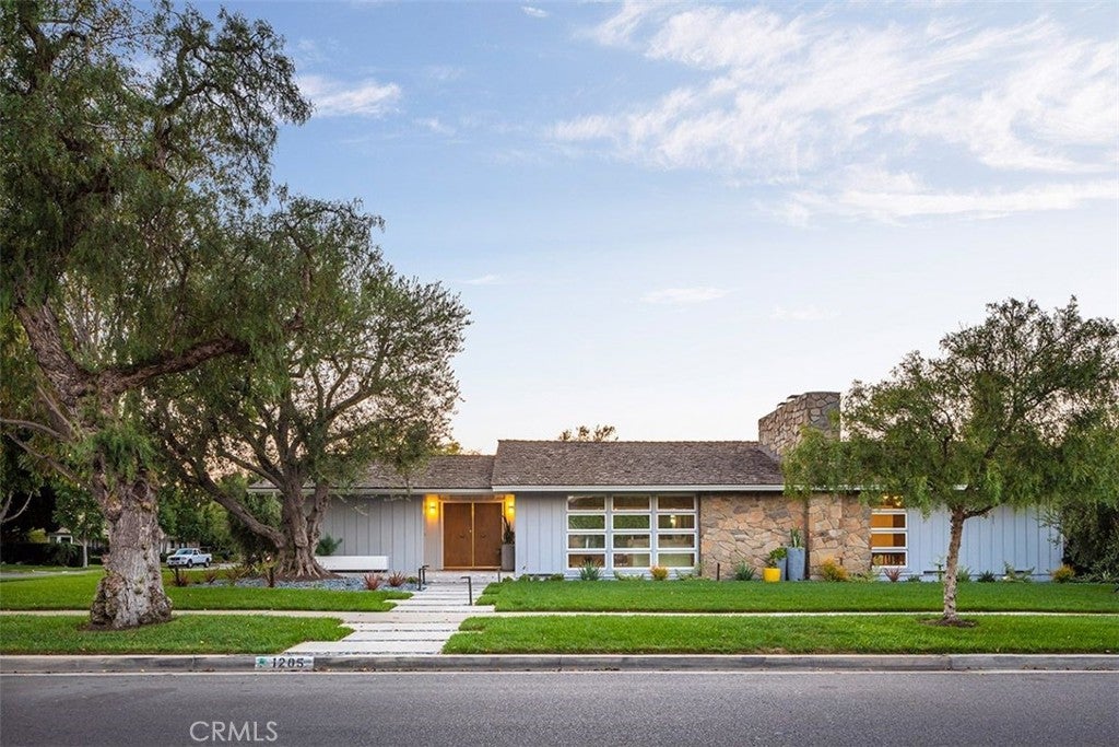 Long Beach, California, 90815, United States, 4 Bedrooms Bedrooms, ,4 BathroomsBathrooms,Residential,Active,1999914