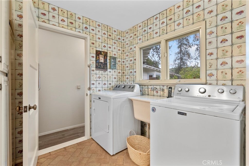 Ojai, California, 93023, United States, 4 Bedrooms Bedrooms, ,4 BathroomsBathrooms,Residential,Active,2000225