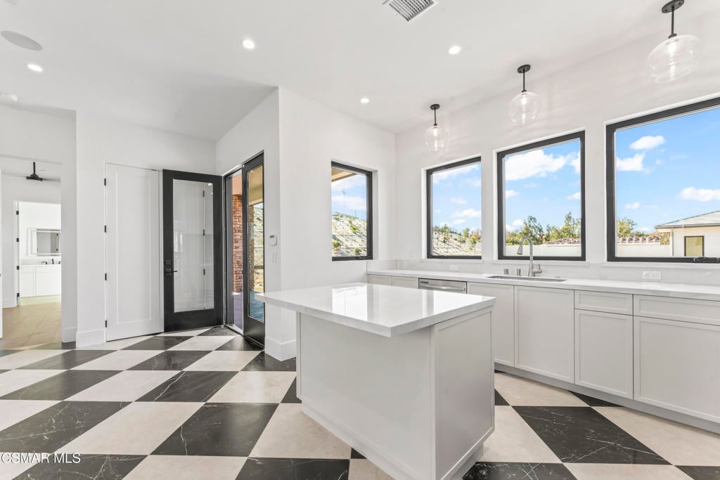 Camarillo, California, 93010, United States, 6 Bedrooms Bedrooms, ,7 BathroomsBathrooms,Residential,Active,2013156