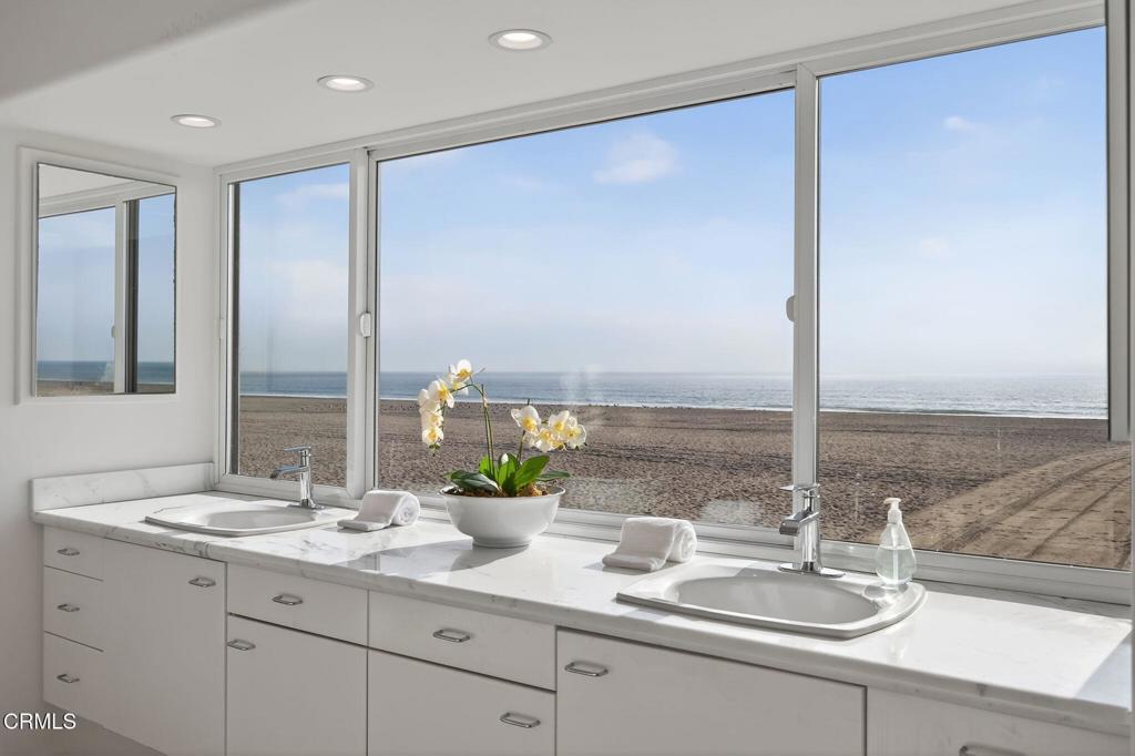 Oxnard, California, 93035, United States, 3 Bedrooms Bedrooms, ,3 BathroomsBathrooms,Residential,Active,1951816