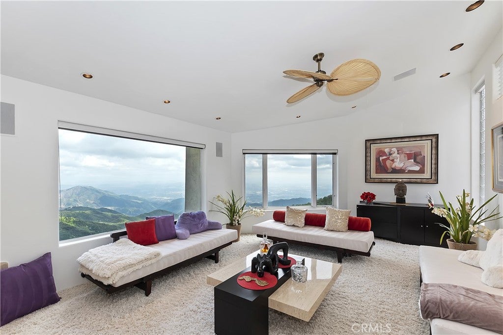 Lake Arrowhead, California, 92352, United States, 2 Bedrooms Bedrooms, ,3 BathroomsBathrooms,Residential,Active,1988419