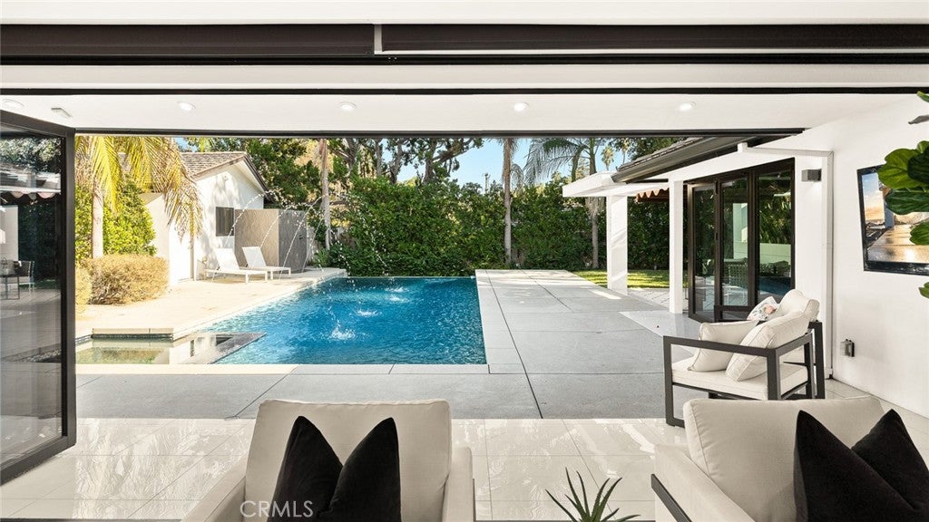 San Marino, California, 91108, United States, 4 Bedrooms Bedrooms, ,4 BathroomsBathrooms,Residential,Active,1909089