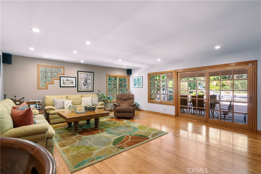 Northridge, California, 91324, United States, 5 Bedrooms Bedrooms, ,4 BathroomsBathrooms,Residential,Active,1952628