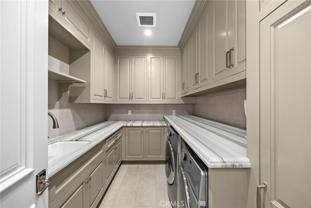 Arcadia, California, 91006, United States, 6 Bedrooms Bedrooms, ,8 BathroomsBathrooms,Residential,Active,1933891