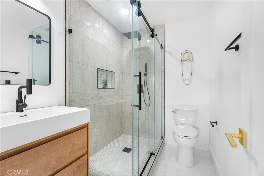 Huntington Beach, California, 92646, United States, 4 Bedrooms Bedrooms, ,5 BathroomsBathrooms,Residential,Active,1969639