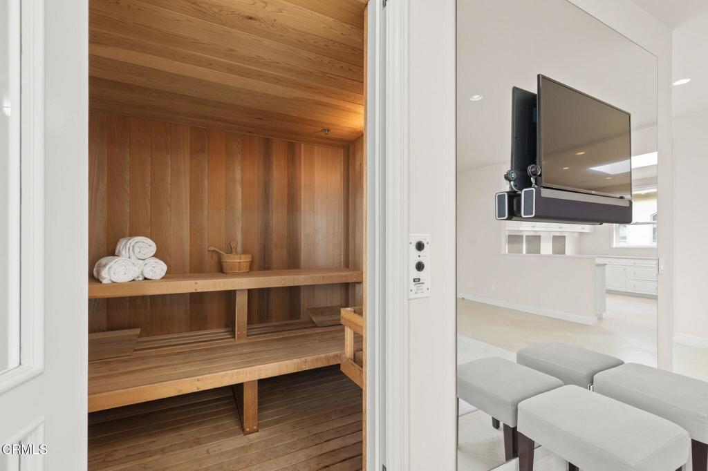 Oxnard, California, 93035, United States, 4 Bedrooms Bedrooms, ,6 BathroomsBathrooms,Residential,Active,1993670