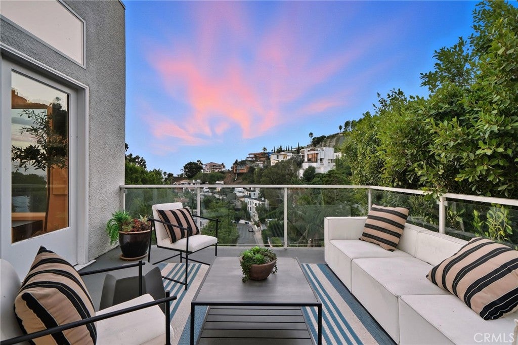 Los Angeles, California, 90069, United States, 3 Bedrooms Bedrooms, ,4 BathroomsBathrooms,Residential,Active,1959526