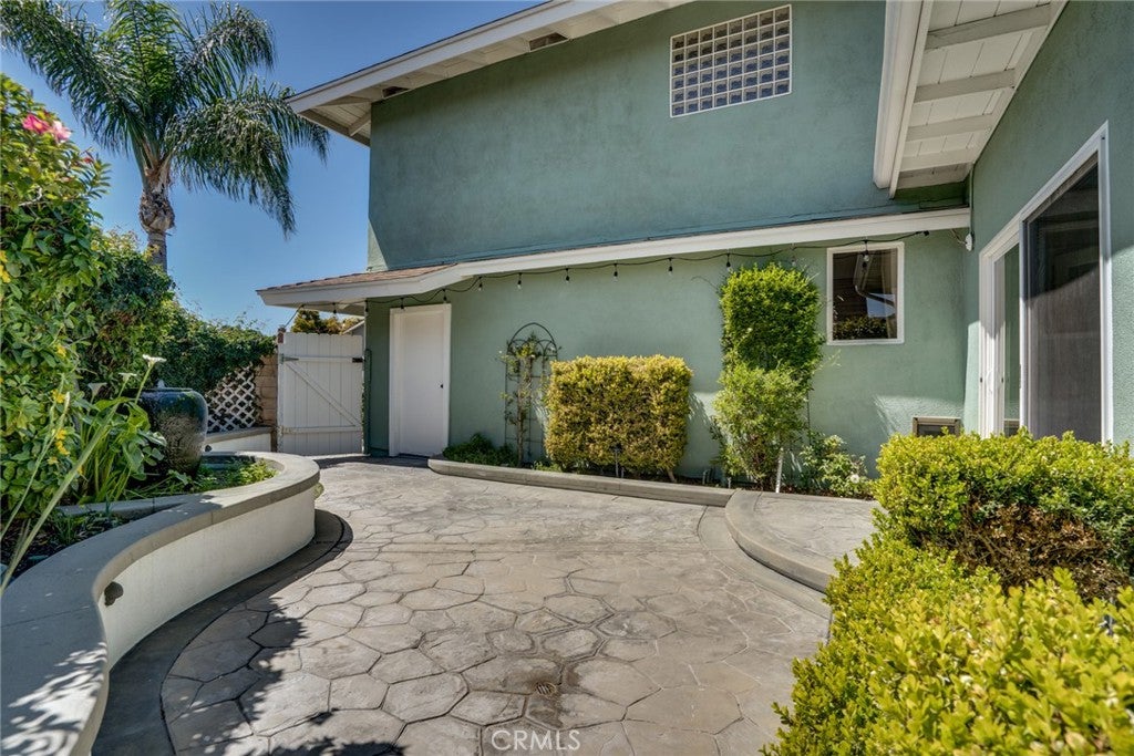 Huntington Beach, California, 92647, United States, 4 Bedrooms Bedrooms, ,3 BathroomsBathrooms,Residential,Active,2037145