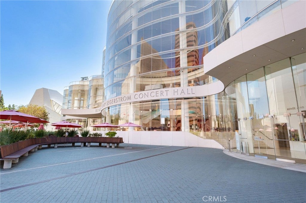 Costa Mesa, California, 92627, United States, 4 Bedrooms Bedrooms, ,3 BathroomsBathrooms,Residential,Contingent,1986895