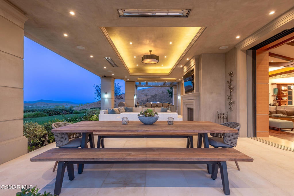 Thousand Oaks, California, 91362, United States, 6 Bedrooms Bedrooms, ,7 BathroomsBathrooms,Residential,Active,2007641