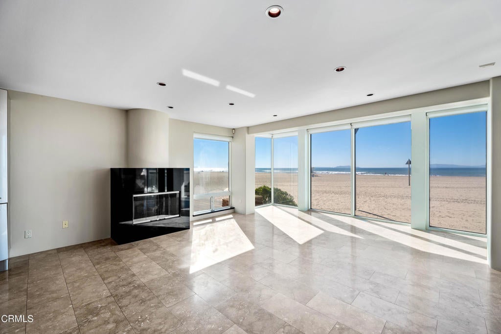 Oxnard, California, 93035, United States, 4 Bedrooms Bedrooms, ,5 BathroomsBathrooms,Residential,Active,1953419