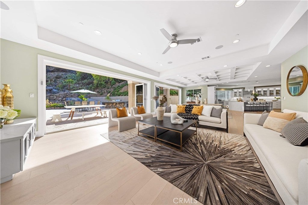 Walnut, California, 91789, United States, 5 Bedrooms Bedrooms, ,7 BathroomsBathrooms,Residential,Active,1903230