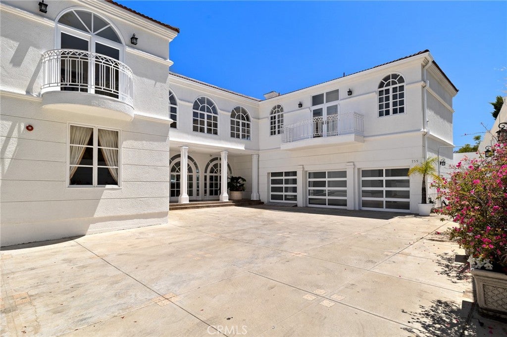 Glendale, California, 91206, United States, 5 Bedrooms Bedrooms, ,6 BathroomsBathrooms,Residential,Active,1941392