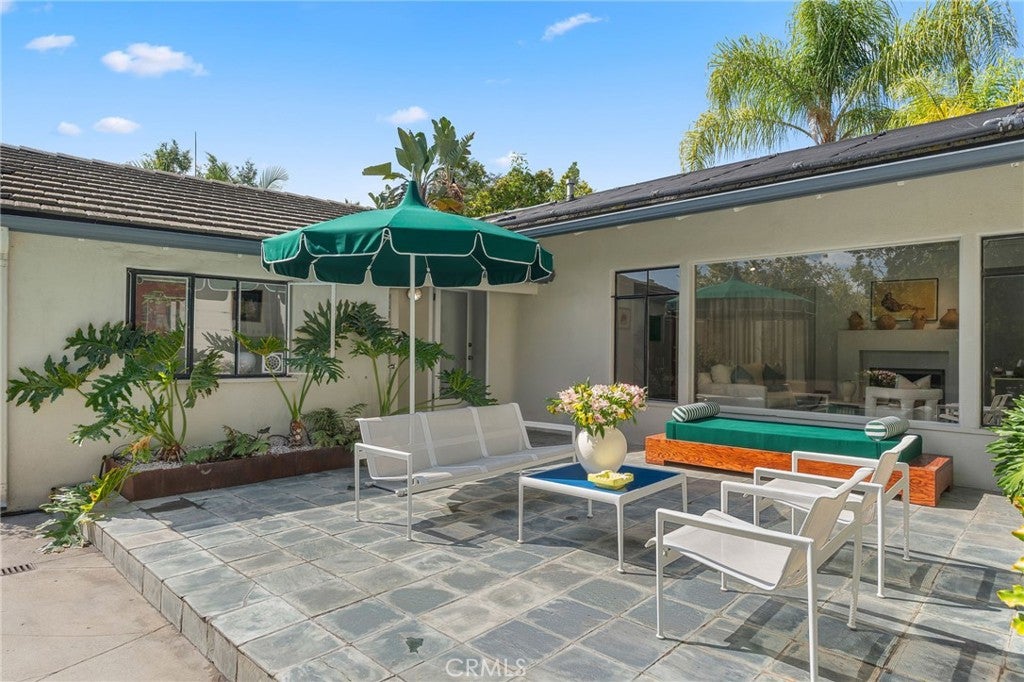 Los Angeles, California, 90027, United States, 3 Bedrooms Bedrooms, ,2 BathroomsBathrooms,Residential,Active,1953705