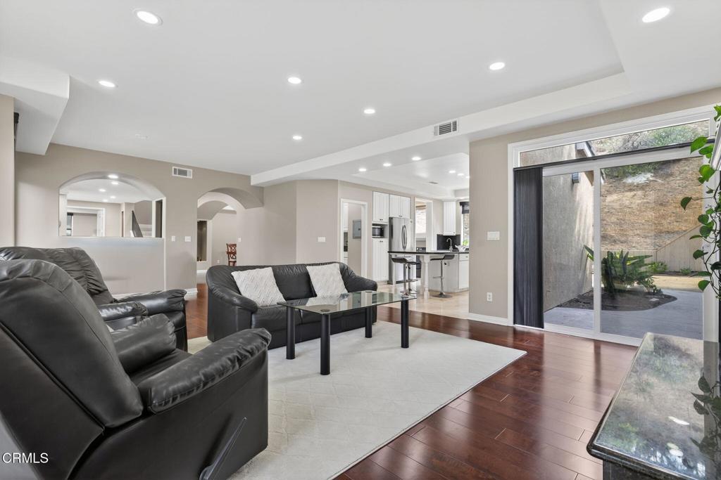 Camarillo, California, 93010, United States, 4 Bedrooms Bedrooms, ,4 BathroomsBathrooms,Residential,Active,1945047