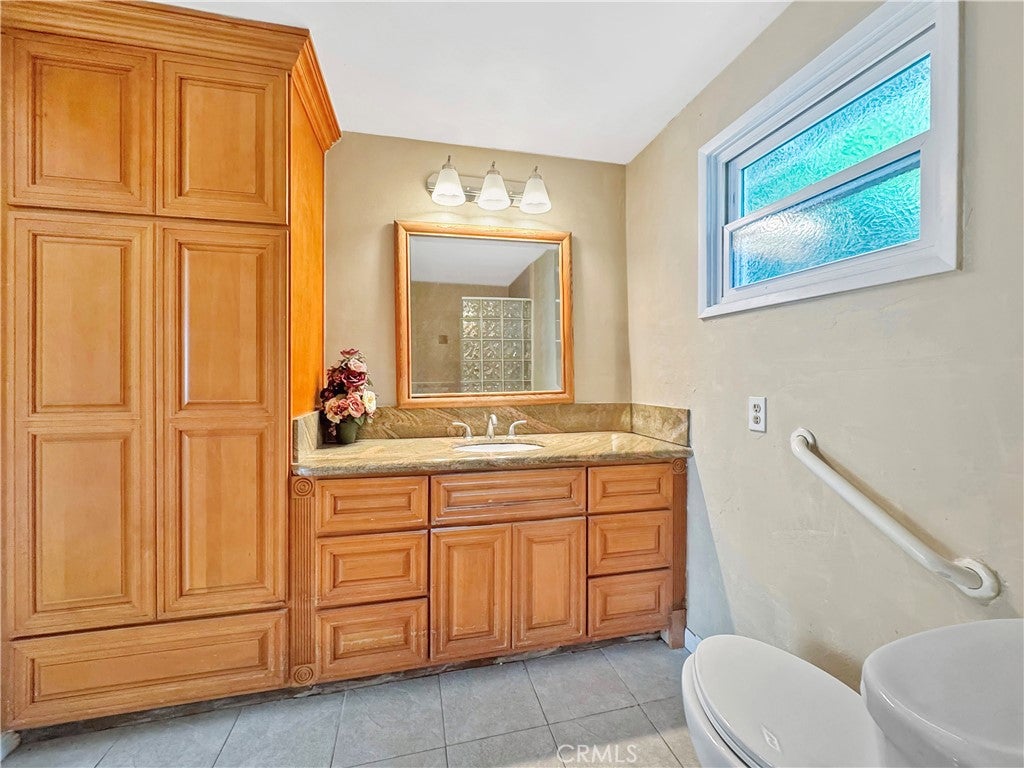 Huntington Beach, California, 92647, United States, ,5 BathroomsBathrooms,Residential,Active,1867911