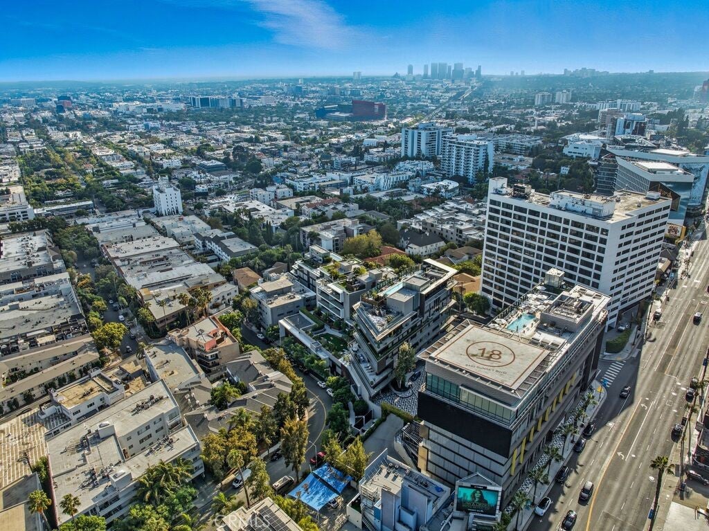 Los Angeles, California, 90069, United States, 2 Bedrooms Bedrooms, ,3 BathroomsBathrooms,Residential,Active,1995278