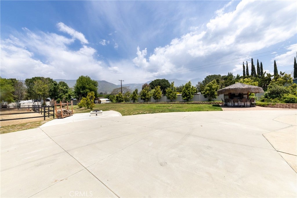 Yucaipa, California, 92399, United States, 5 Bedrooms Bedrooms, ,4 BathroomsBathrooms,Residential,Pending,1985872