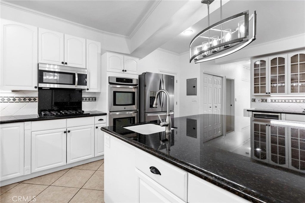 Chatsworth, California, 91311, United States, 4 Bedrooms Bedrooms, ,4 BathroomsBathrooms,Residential,Active,2011421