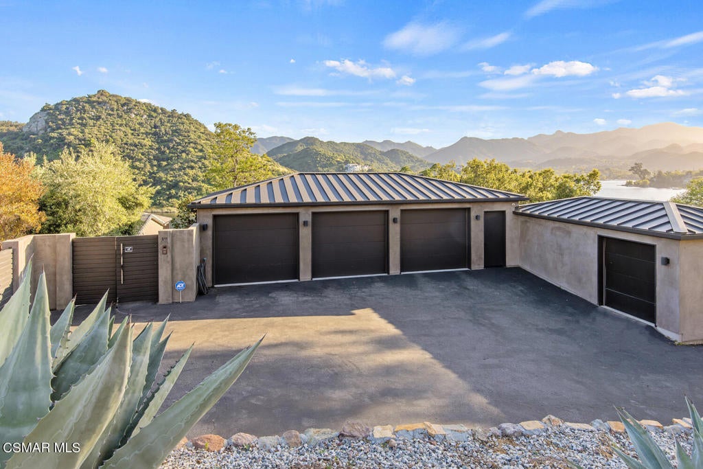 Lake Sherwood, California, 91361, United States, ,4 BathroomsBathrooms,Residential,Active,1820410