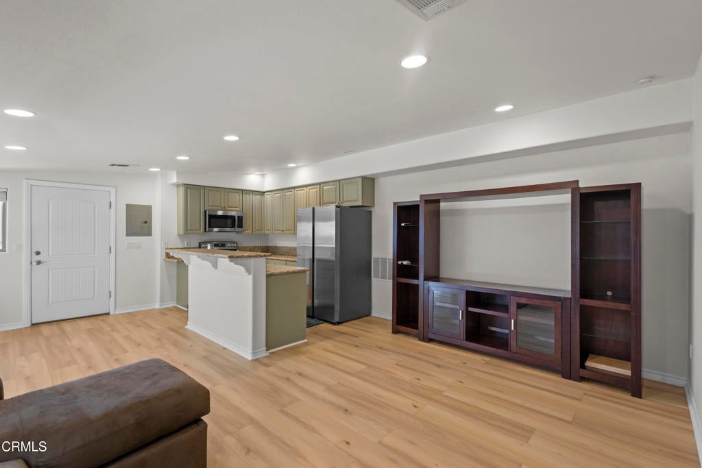 Camarillo, California, 93010, United States, 4 Bedrooms Bedrooms, ,4 BathroomsBathrooms,Residential,Active,1853635