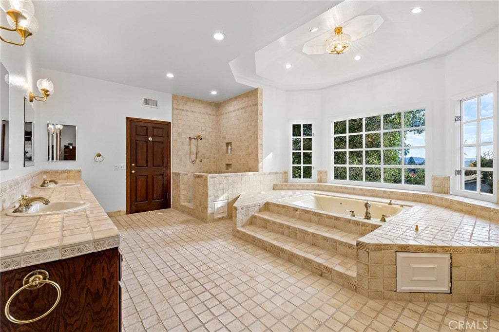 Glendora, California, 91741, United States, 8 Bedrooms Bedrooms, ,7 BathroomsBathrooms,Residential,Active,1900207